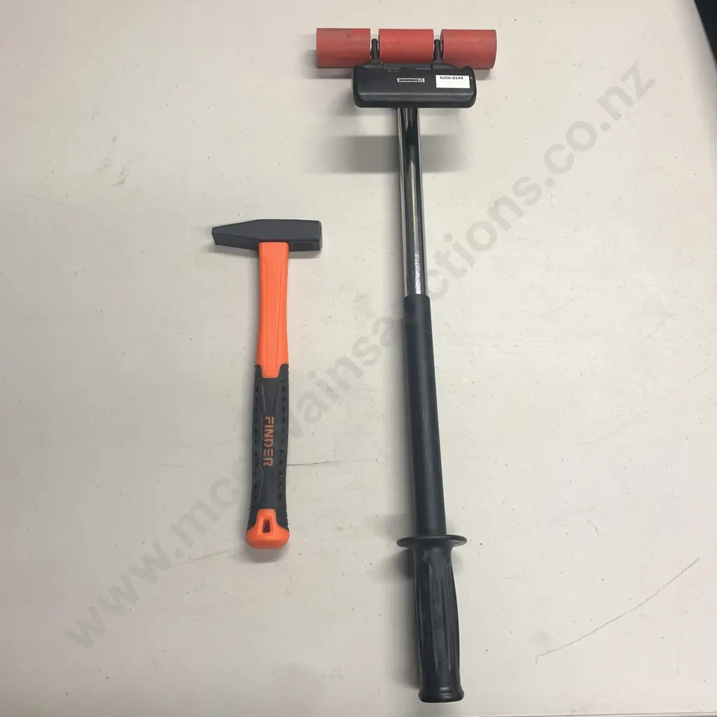 StrongBond Extendable Floor and Wall Roller with Finder Hammer Image 1++