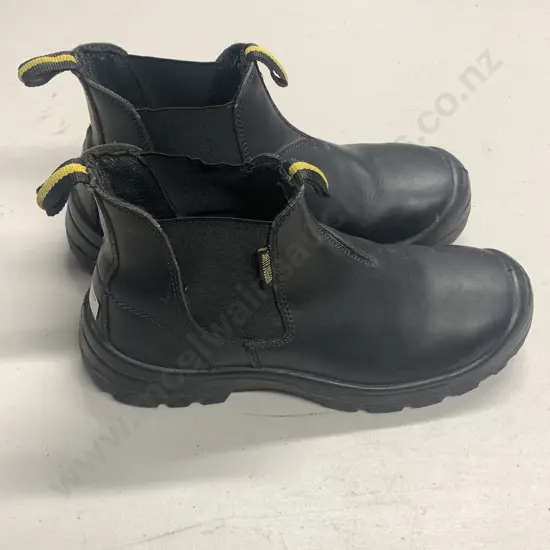 Pair of Black Safety Jogger Work Boots Size UK9/US10