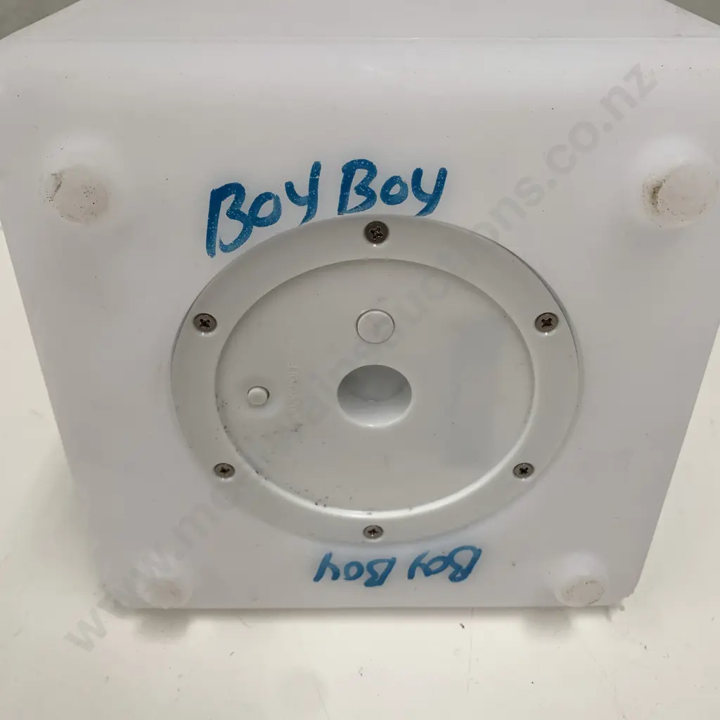 White Plastic Cube Solar light Image 1++
