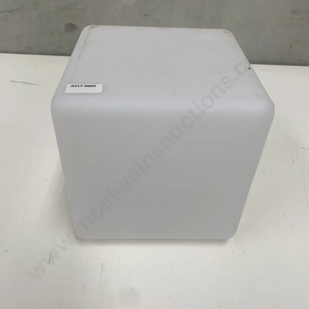 White Plastic Cube Solar light Image 1++