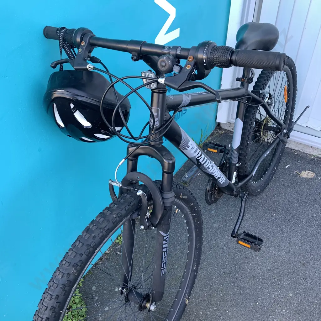 Stratosphere 6061 Lightweight Alloy Tubing Mountain Bike with Helmet Image 1++