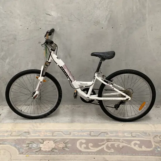 Bauer Roxxie Bike. 24". 6061 series. Black and white