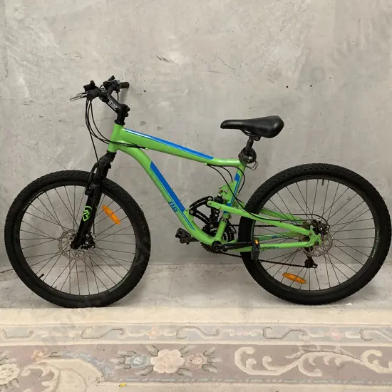 Diamond Back MASON27.5 Shimano Mountain Bike. Green and Blue