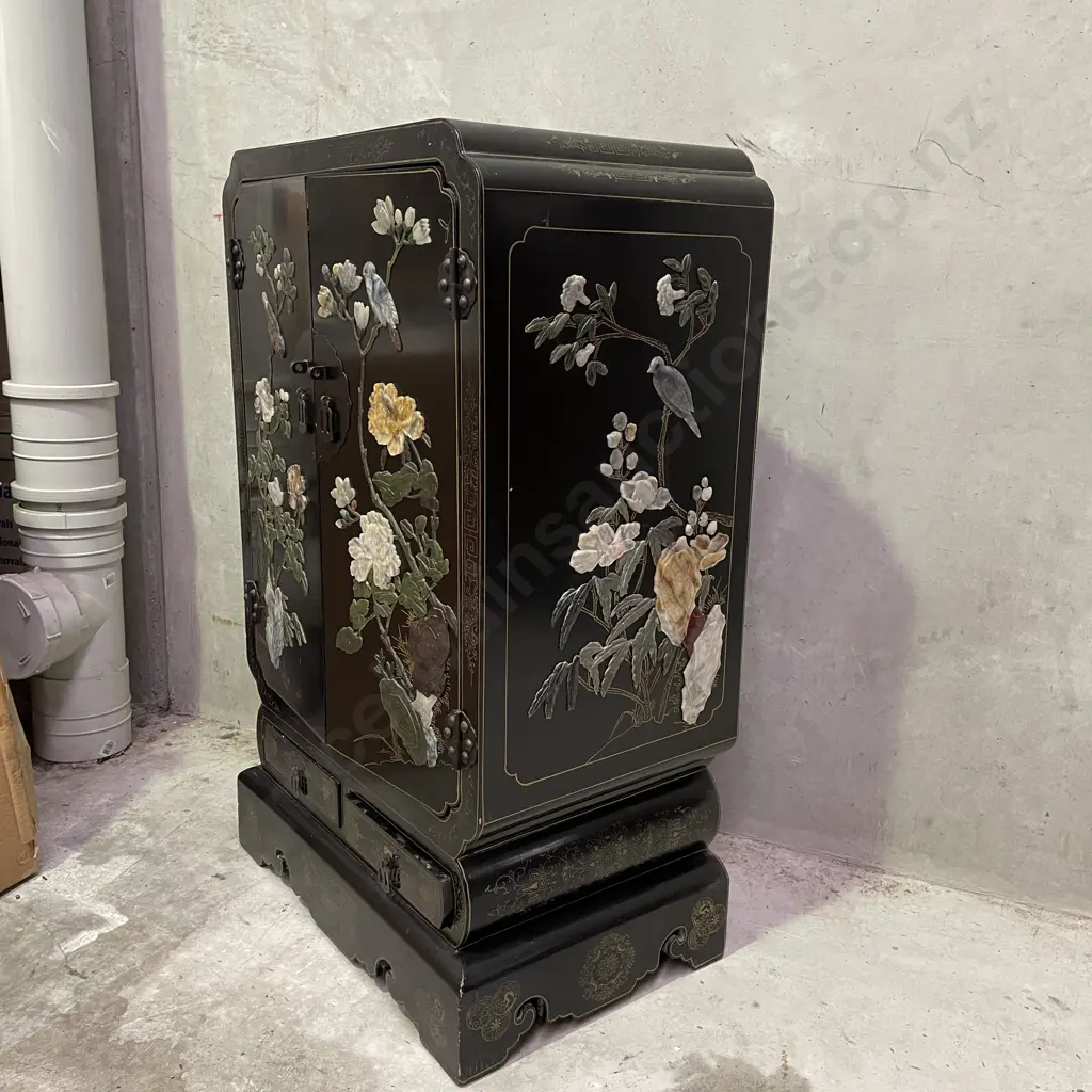 Magnificent Vintage Chinese Jinlong Black Lacquered Wooden Chinoiserie Cabinet Image 1++