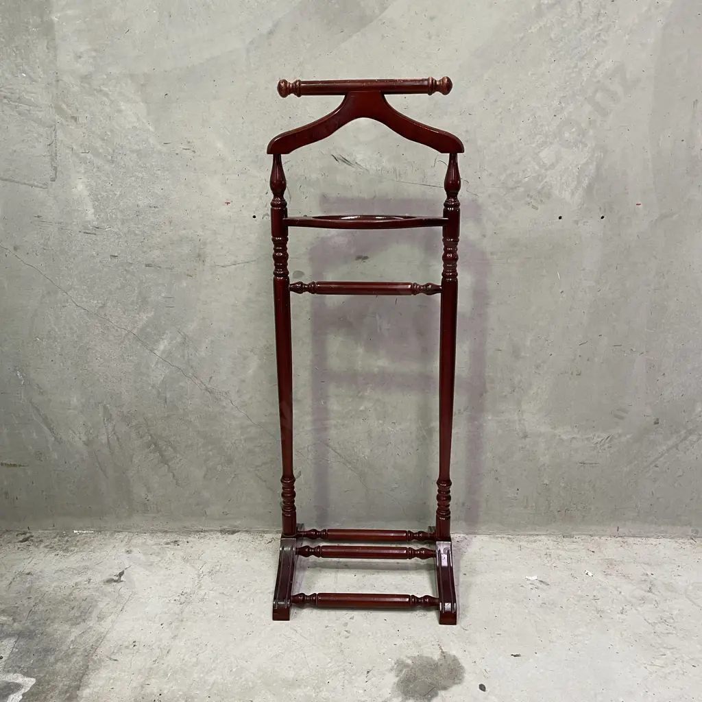 Vintage Solid Wood Gentlemen's Valet Stand. H131 W46cm Image 1++