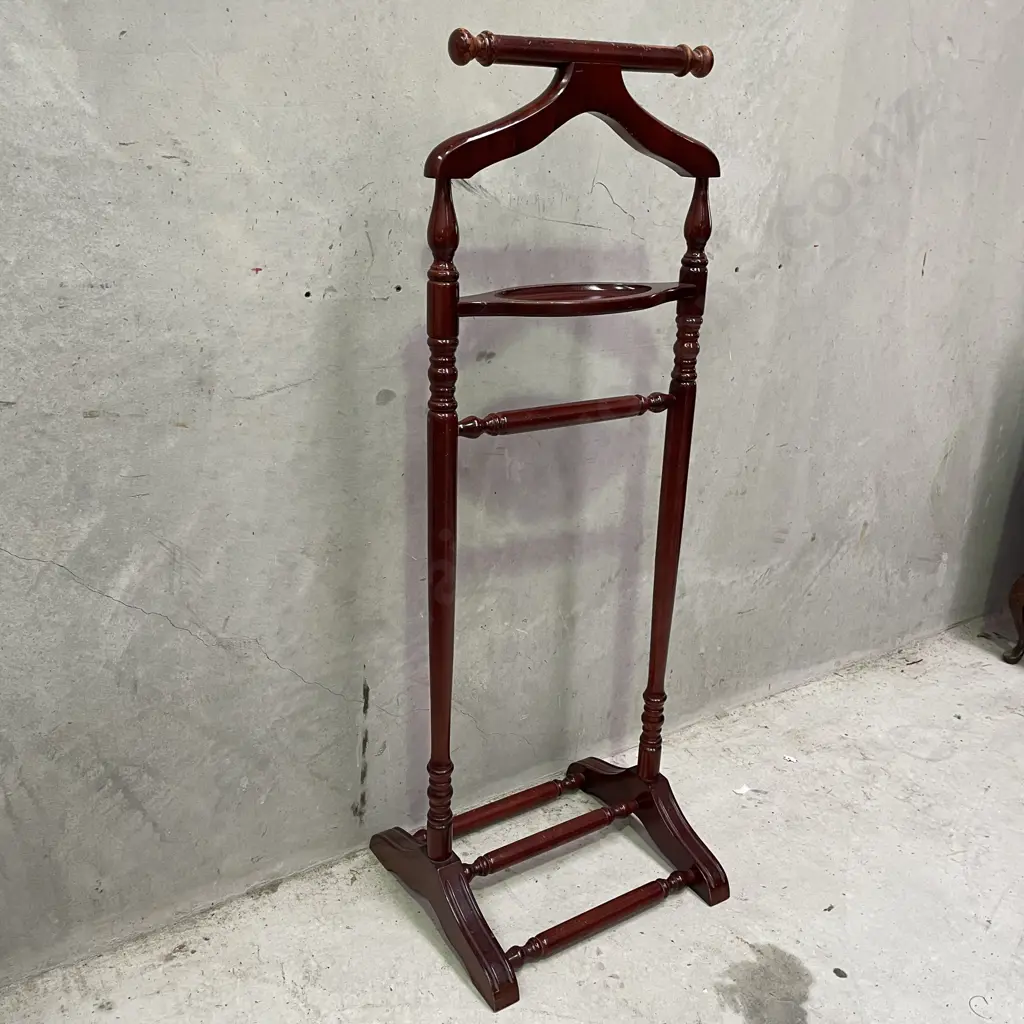 Vintage Solid Wood Gentlemen's Valet Stand. H131 W46cm Image 1++