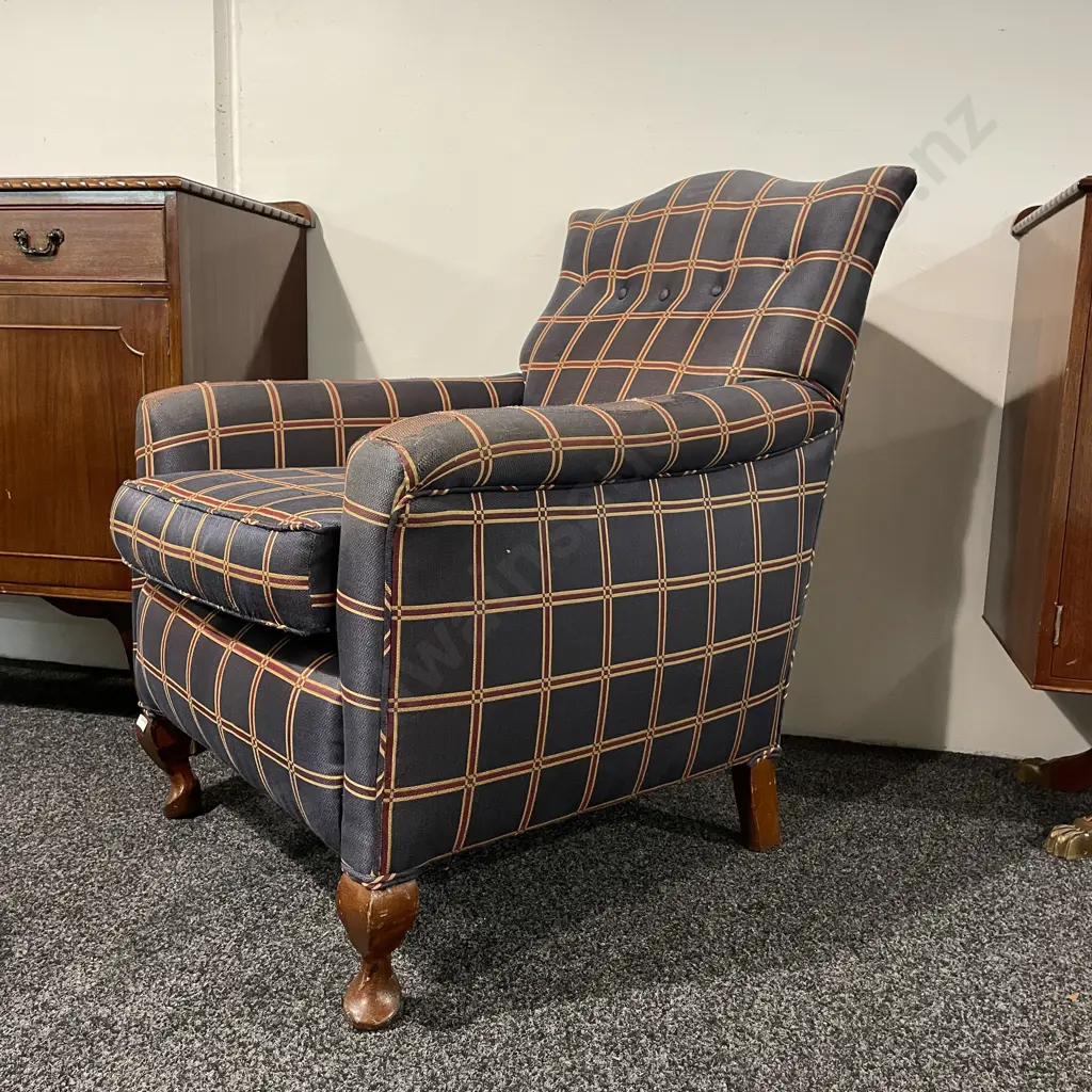 Buttoned Back Armchair. Very solid and well made. Needs recovering. H96 W76 D90cm Image 1++