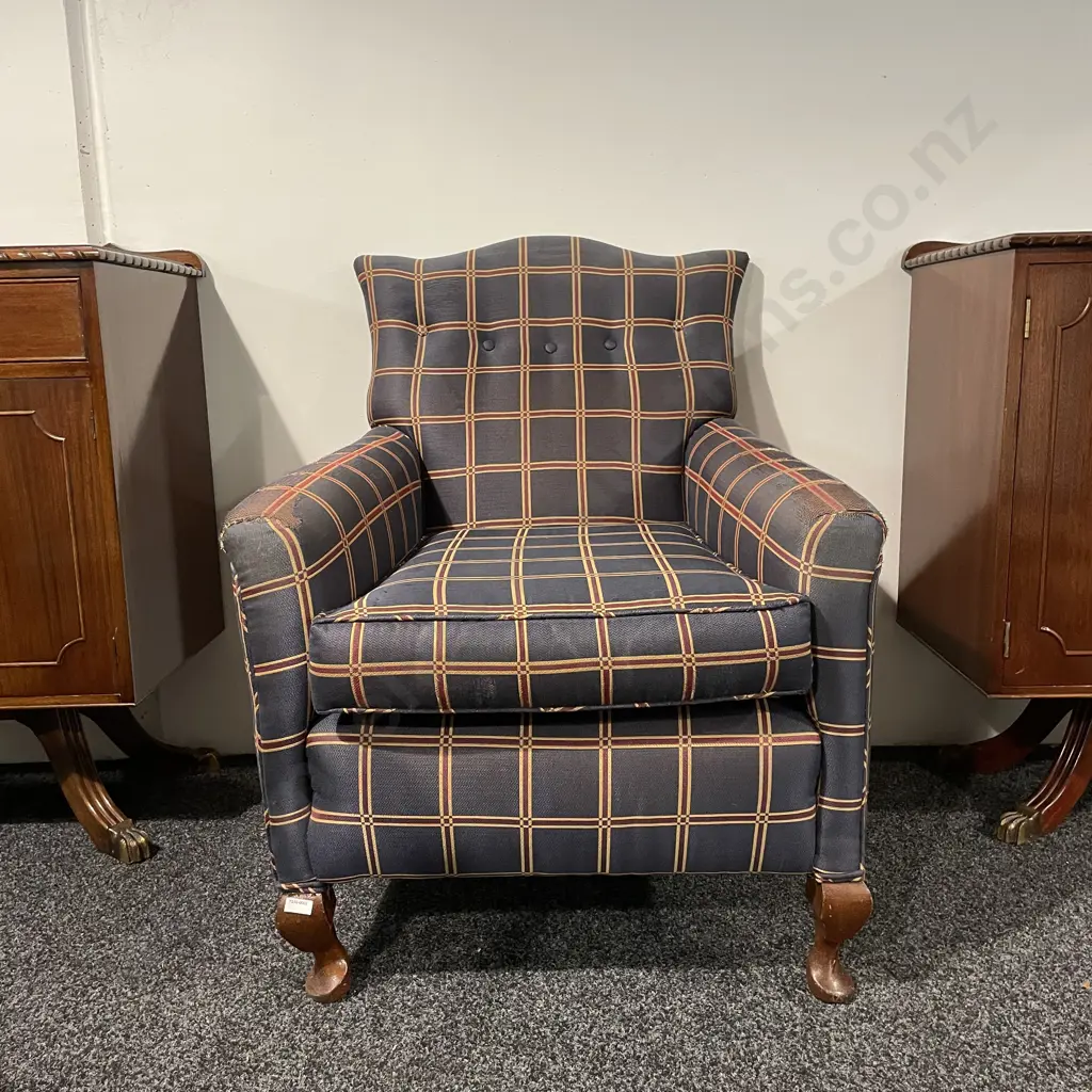 Buttoned Back Armchair. Very solid and well made. Needs recovering. H96 W76 D90cm Image 1++