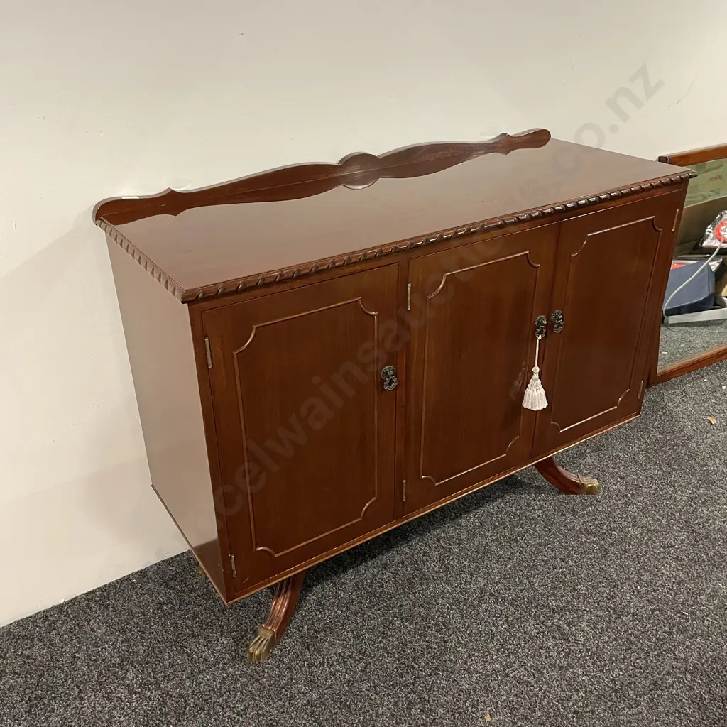 Vintage Solid Mahogany Sideboard. 3 door, rope edge, internal shelves. L120 H95 D47cm Image 1++