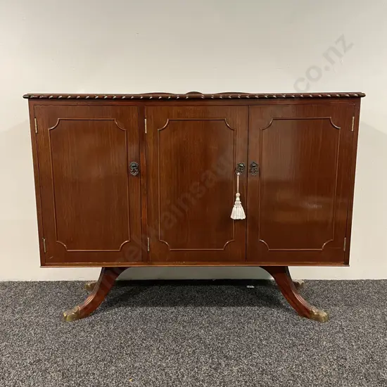 Vintage Solid Mahogany Sideboard. 3 door, rope edge, internal shelves. L120 H95 D47cm