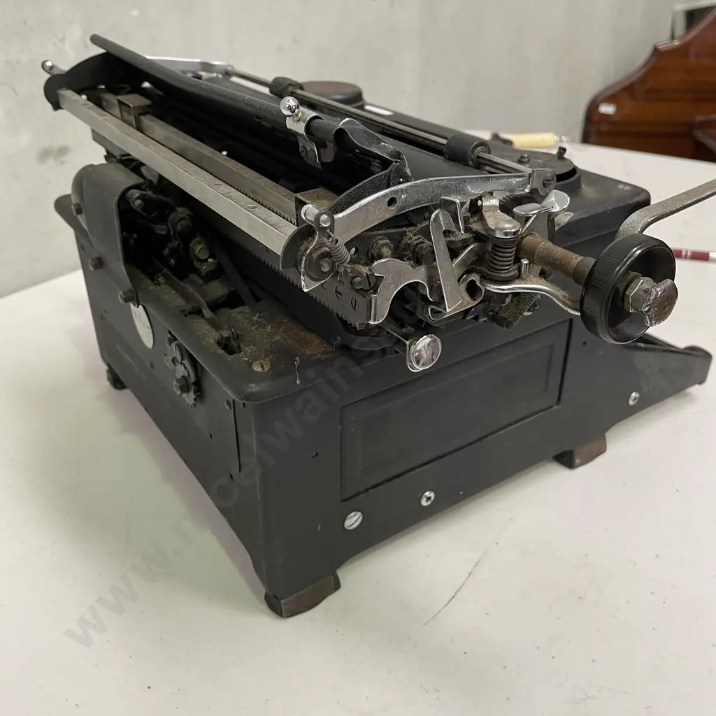 Antique Imperial Typewriter Image 1++