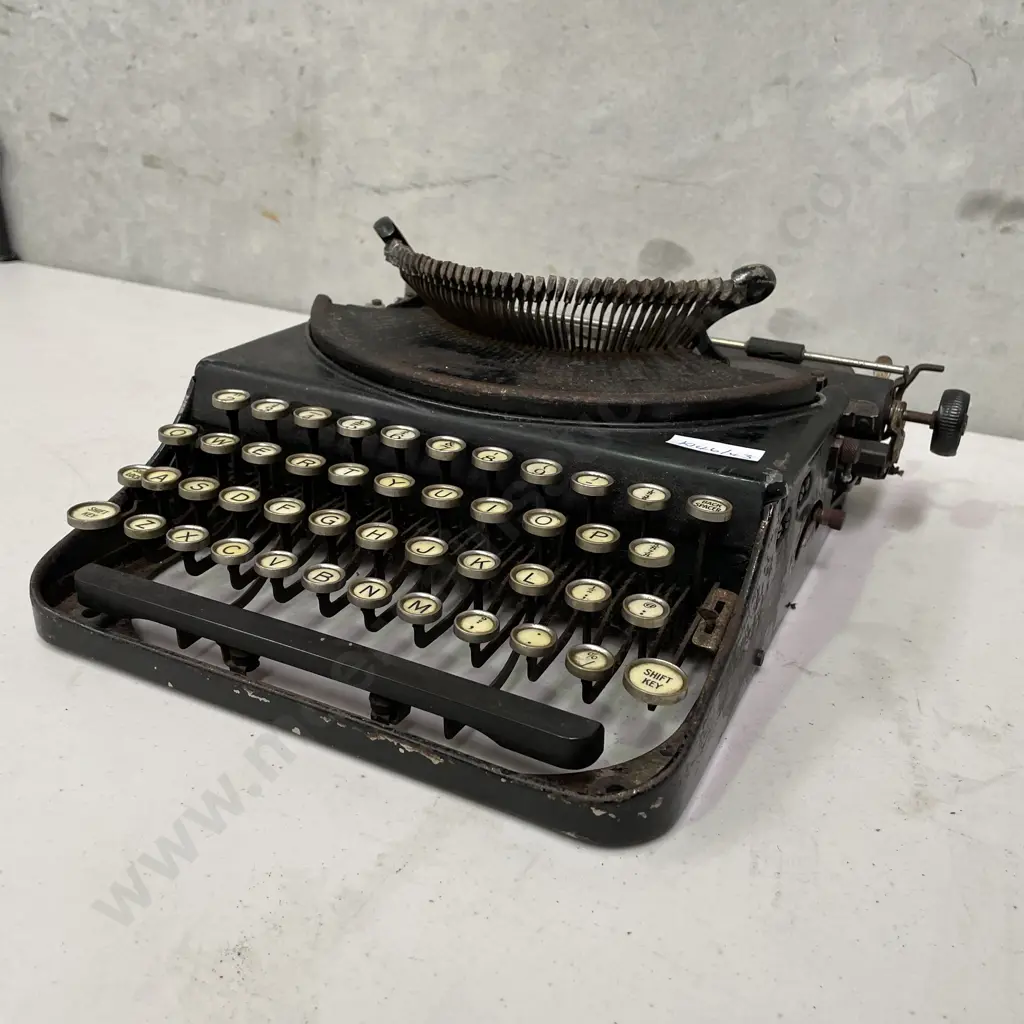 Antique Typewriter Image 1++