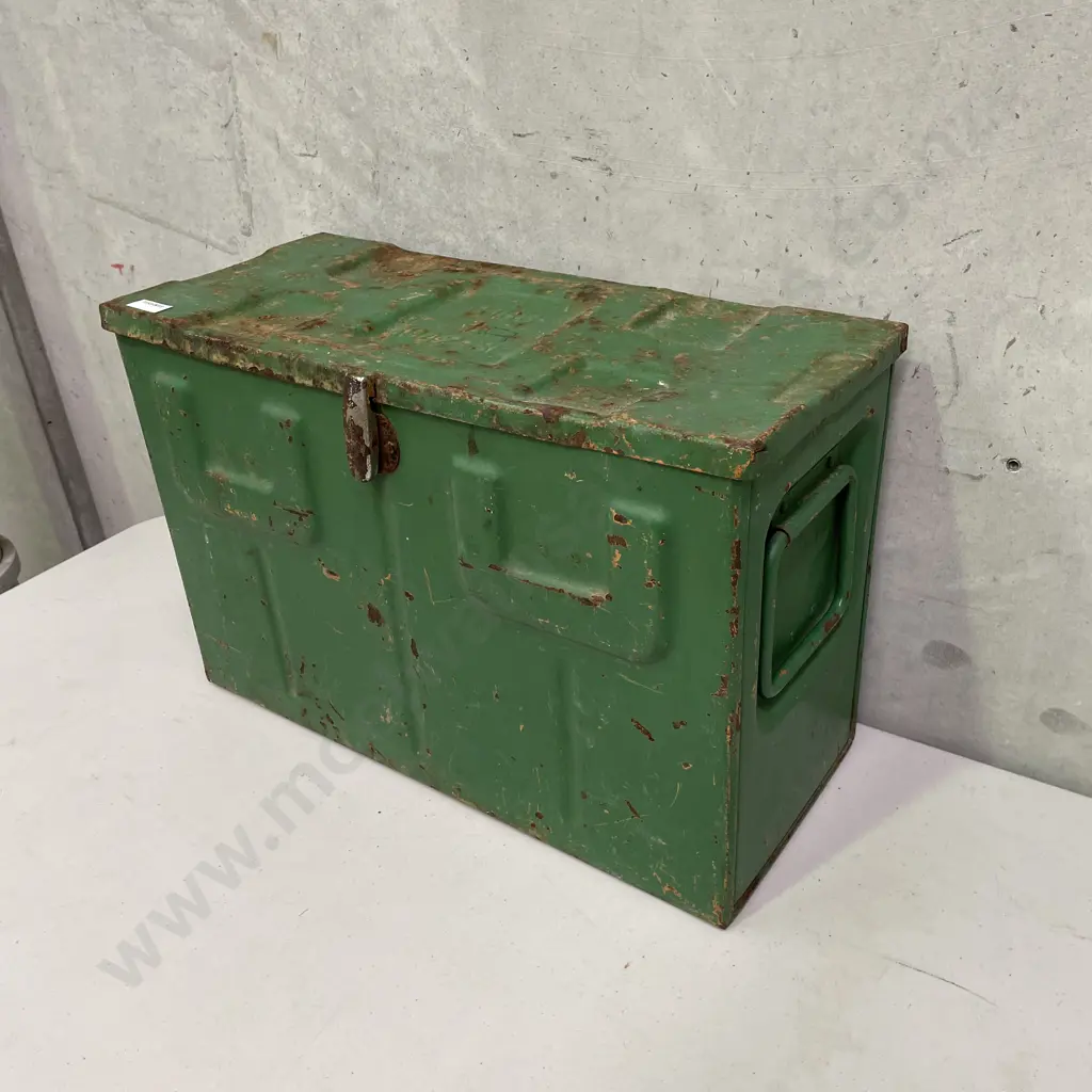 Large Vintage Ammo Box. Green. B166 1942 SF Image 1++