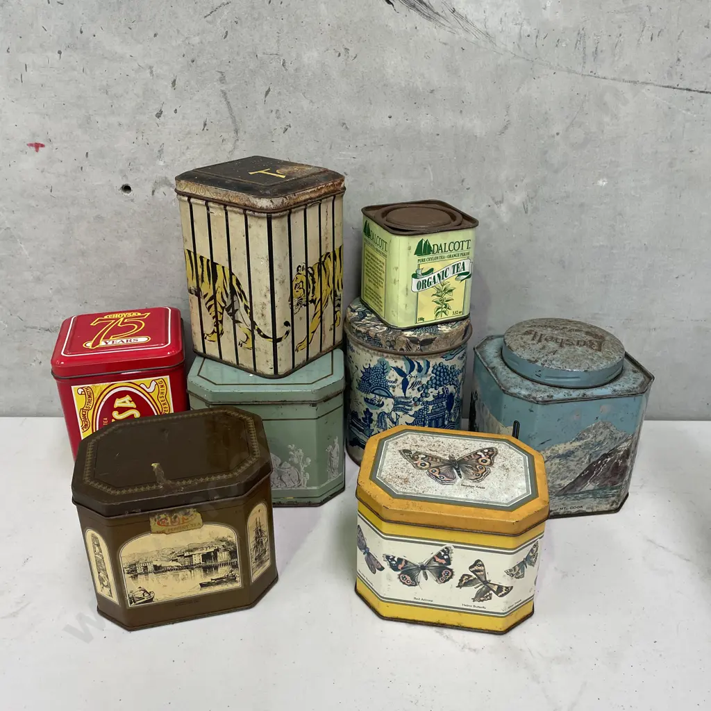 Assortment of Vintage/Antique Tins Image 1++