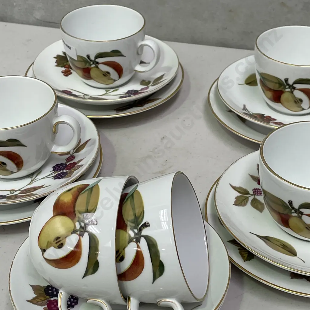 Set of 4 Royal Worcester Evesham trios with 2 x saucer/plate sets Image 1++