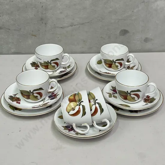 Set of 4 Royal Worcester Evesham trios with 2 x saucer/plate sets