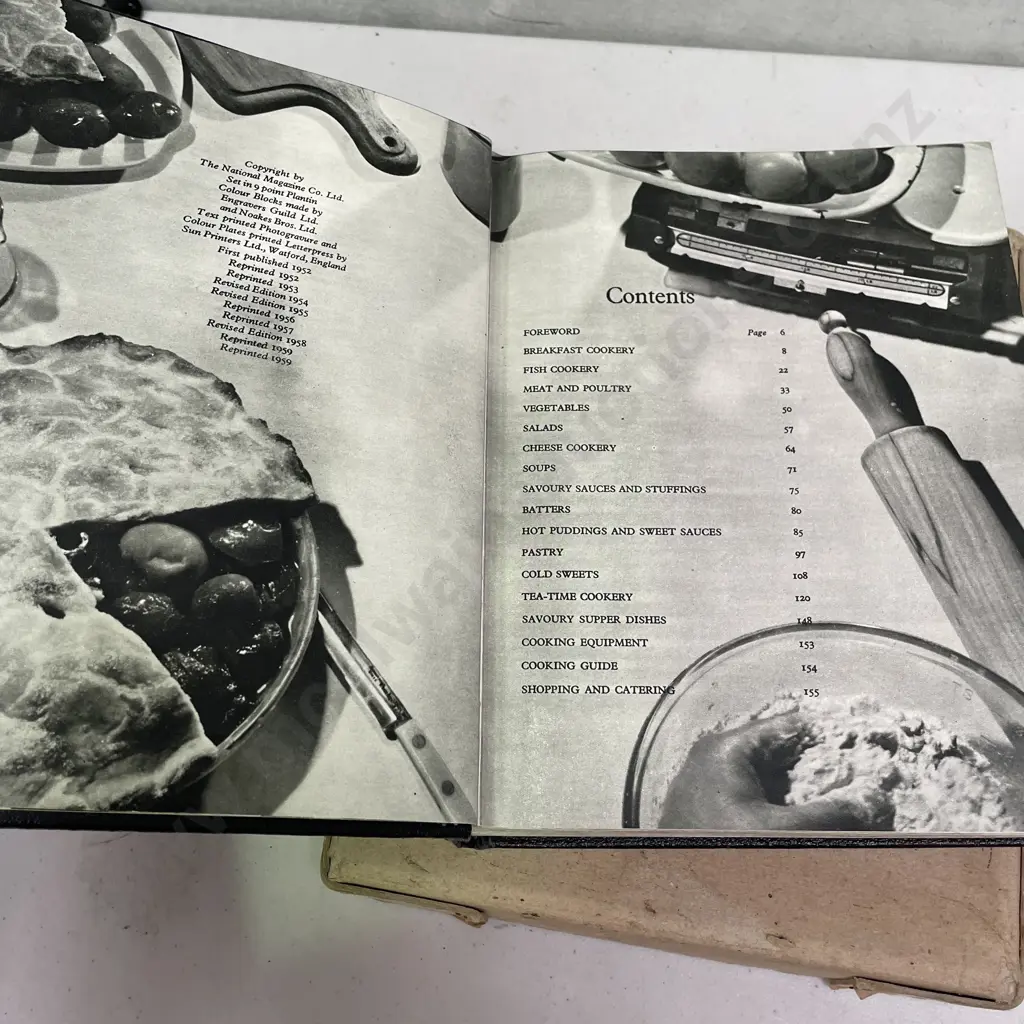 Vintage Waverley "Good Housekeeping's Cookery Compendium" Book. In Box Image 1++