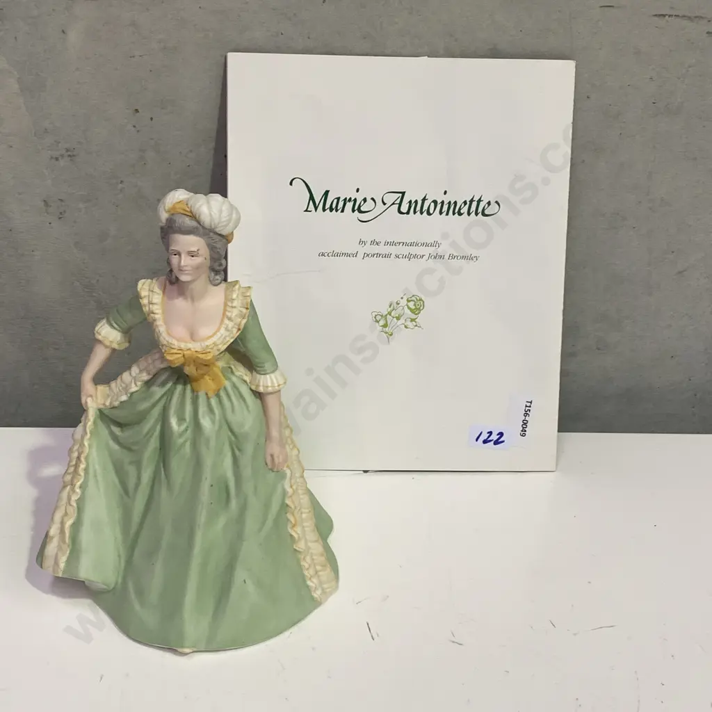 Franklin Mint Limited Edition Figurine of Marie Antoinette. 1982. H21.5cm Image 1++