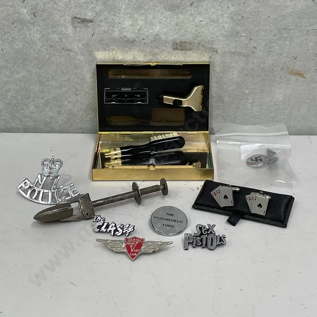 Assorted Vintage Collectables including Vintage Pins Image 1++