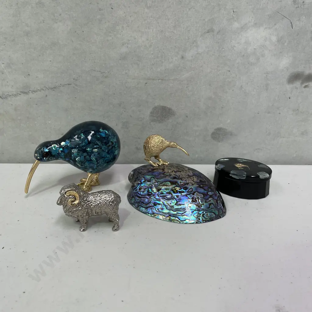 Assorted NZ Kiwiana items Image 1++