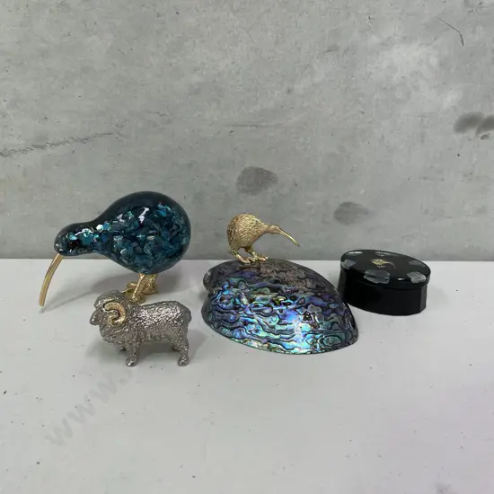 Assorted NZ Kiwiana items