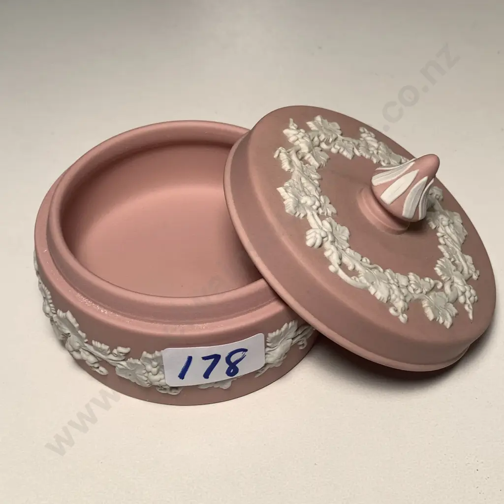 Wedgwood Pink Jasper ware lidded trinket box H7 Dia8cm Image 1++