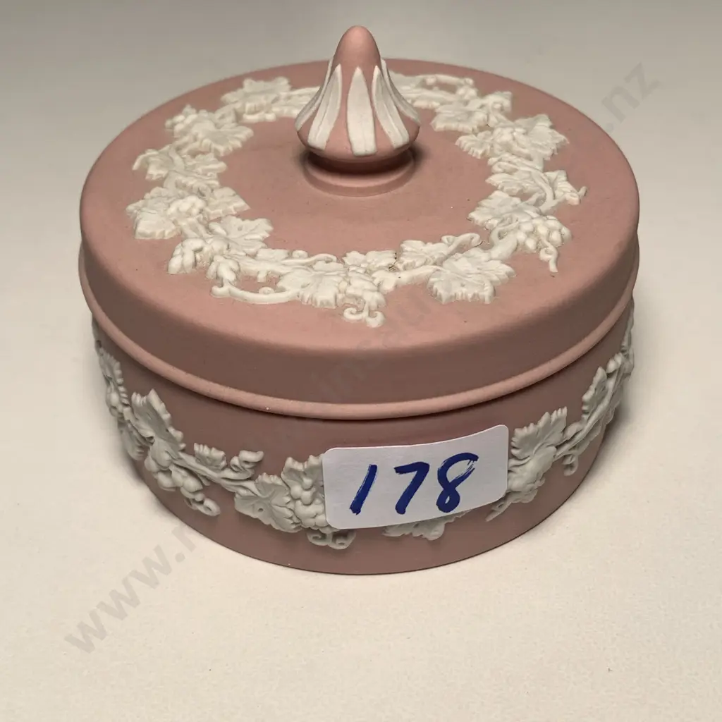 Wedgwood Pink Jasper ware lidded trinket box H7 Dia8cm Image 1++