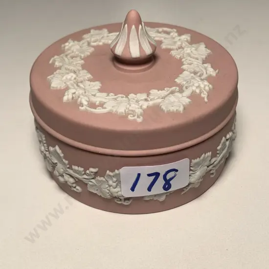 Wedgwood Pink Jasper ware lidded trinket box H7 Dia8cm