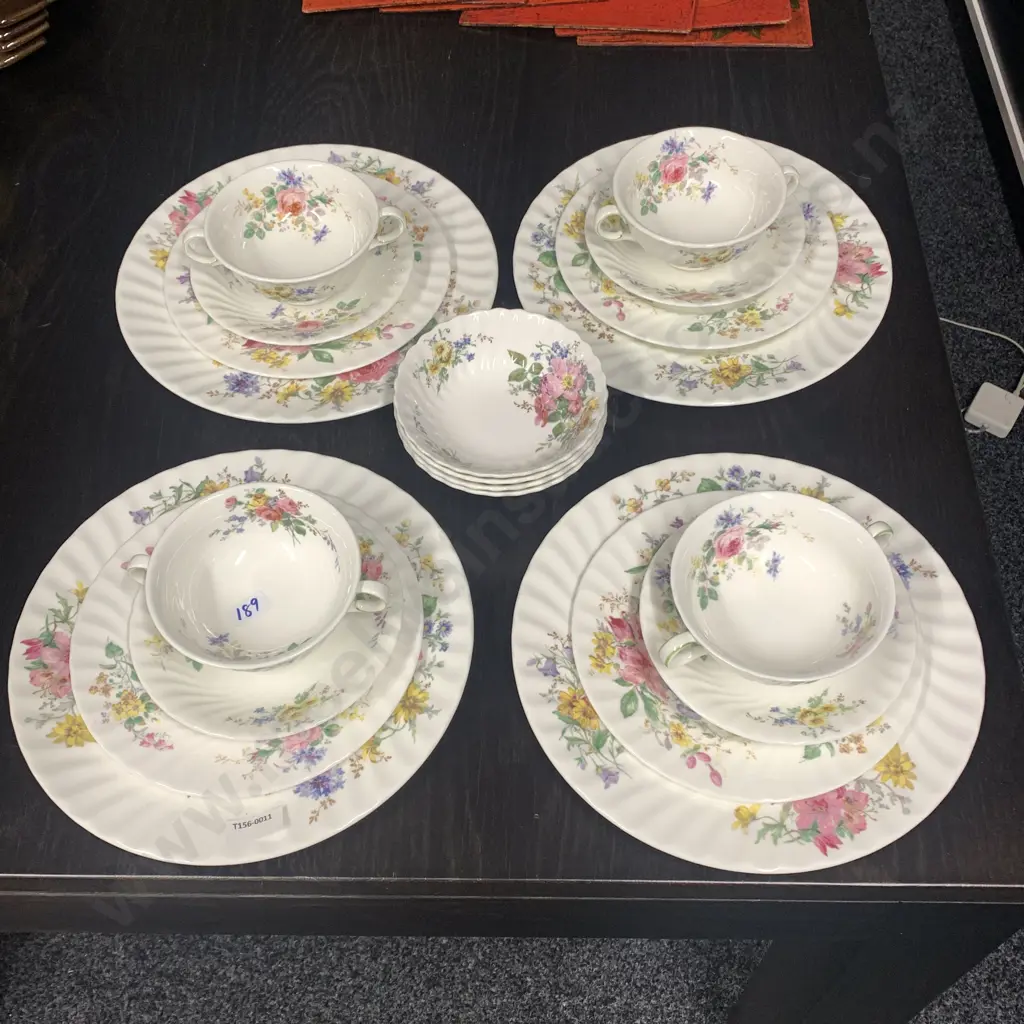 Royal Doulton Arcadia 4 place setting dinnerset Image 1++