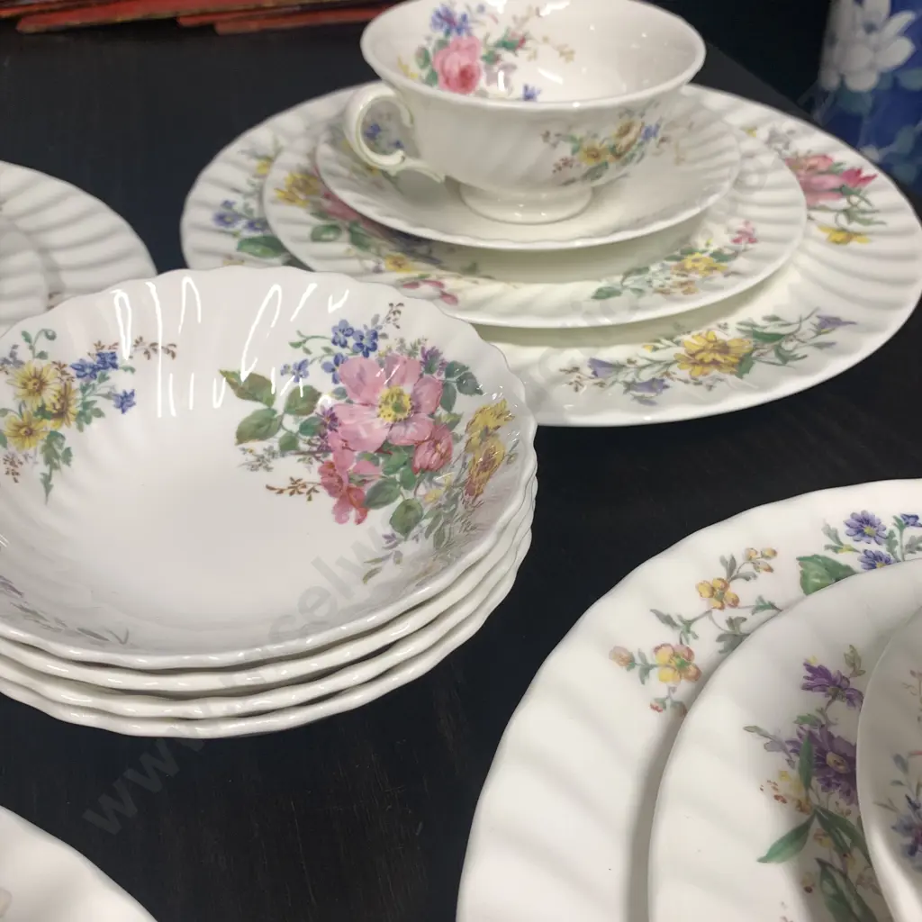 Royal Doulton Arcadia 4 place setting dinnerset Image 1++