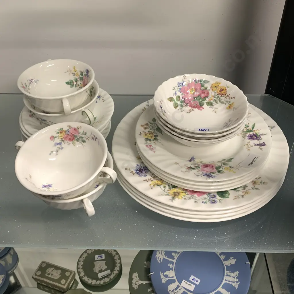 Royal Doulton Arcadia 4 place setting dinnerset Image 1++