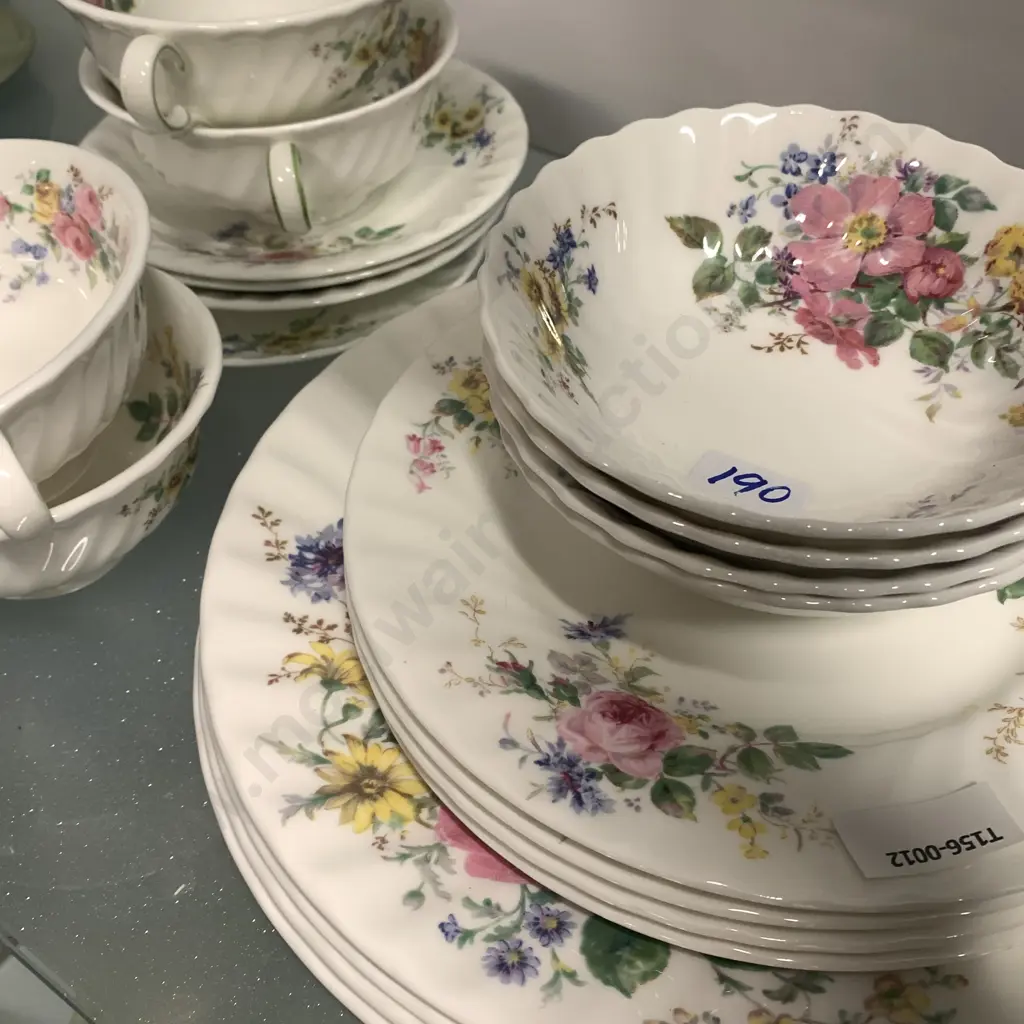 Royal Doulton Arcadia 4 place setting dinnerset Image 1++