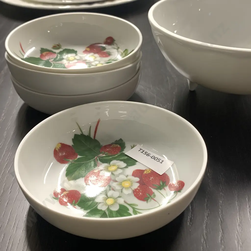 French Limoges 5 piece strawberry set with draining bowl and 4 sweet dishes Image 1++