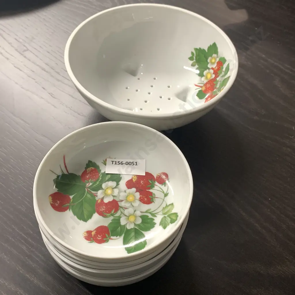 French Limoges 5 piece strawberry set with draining bowl and 4 sweet dishes Image 1++