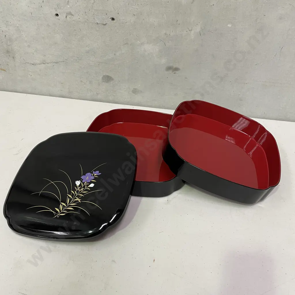 Black lacquered two tier lidded box. 25 x 25cm H12cm Image 1++