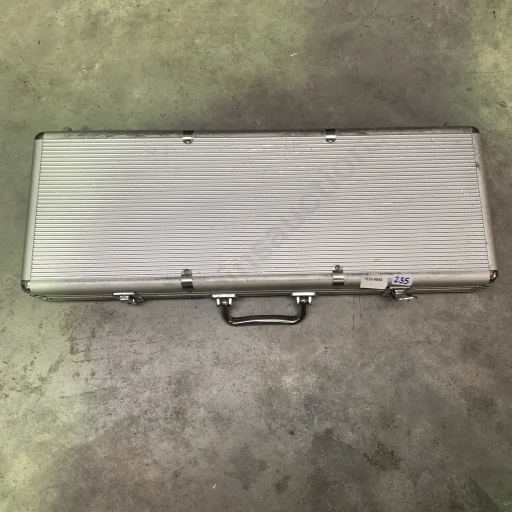 Large Chrome Cased Poker Set Image 1++