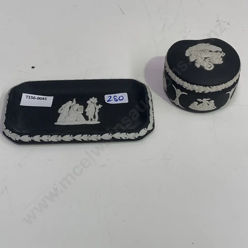 Wedgwood Black Jasper Ware Lidded trinket box with rectangular dish Image 1++