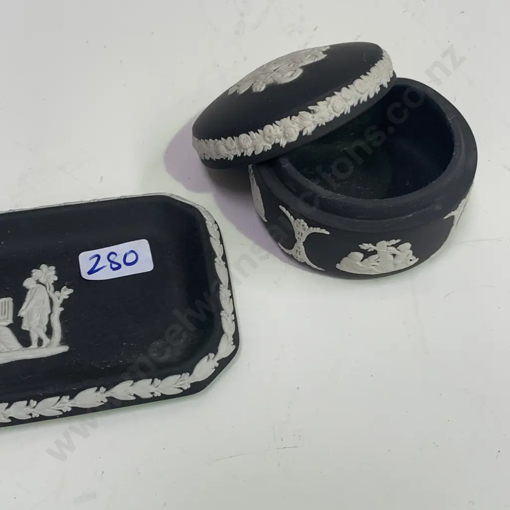 Wedgwood Black Jasper Ware Lidded trinket box with rectangular dish Image 1++