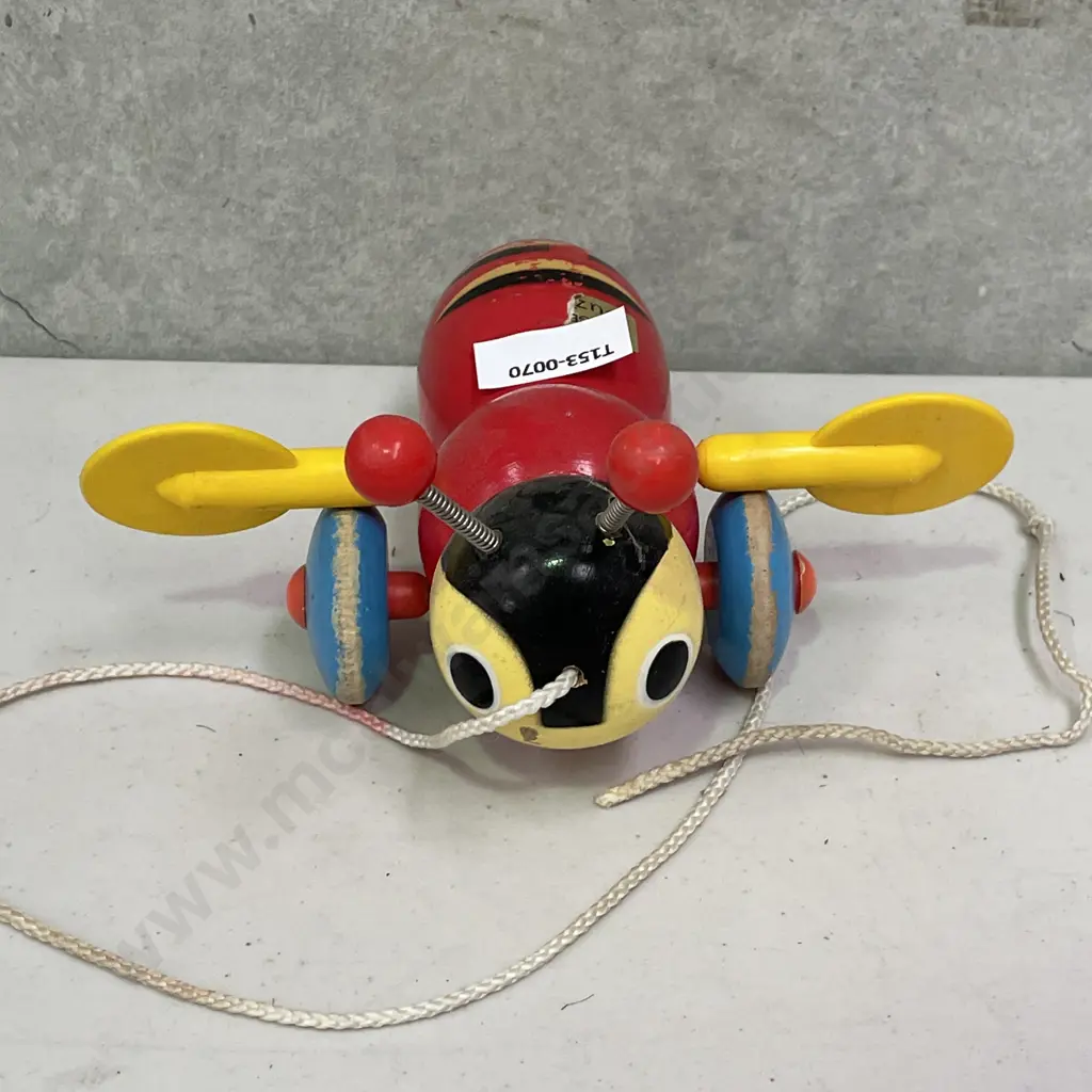Vintage Kiwiana Wooden Pull-a-long Buzzy Bee Image 1++