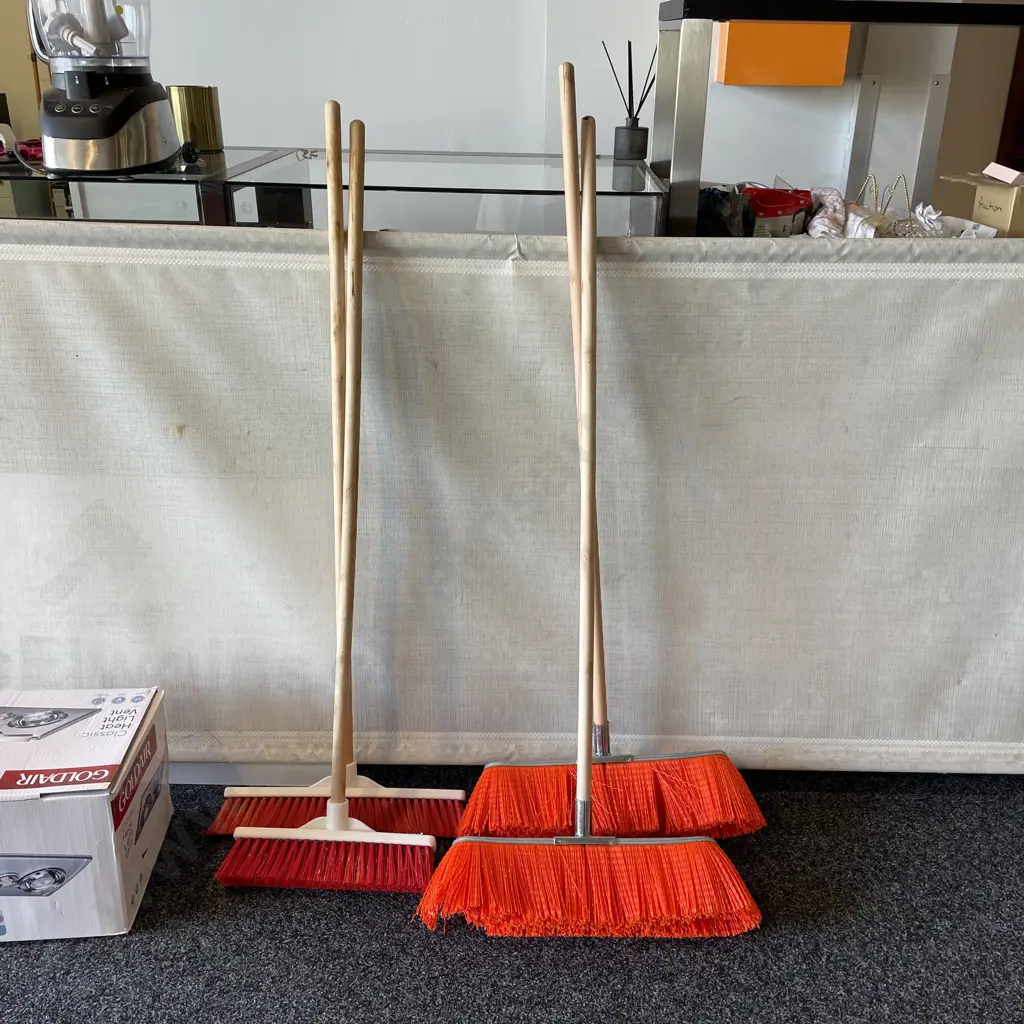 Four Brooms, as new. Incl. Commercial grade Image 1++