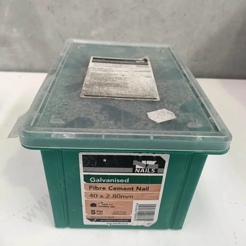 Container of 5kg Galvanised Fibre Cement Nails 40 x 2.80mm Image 1++