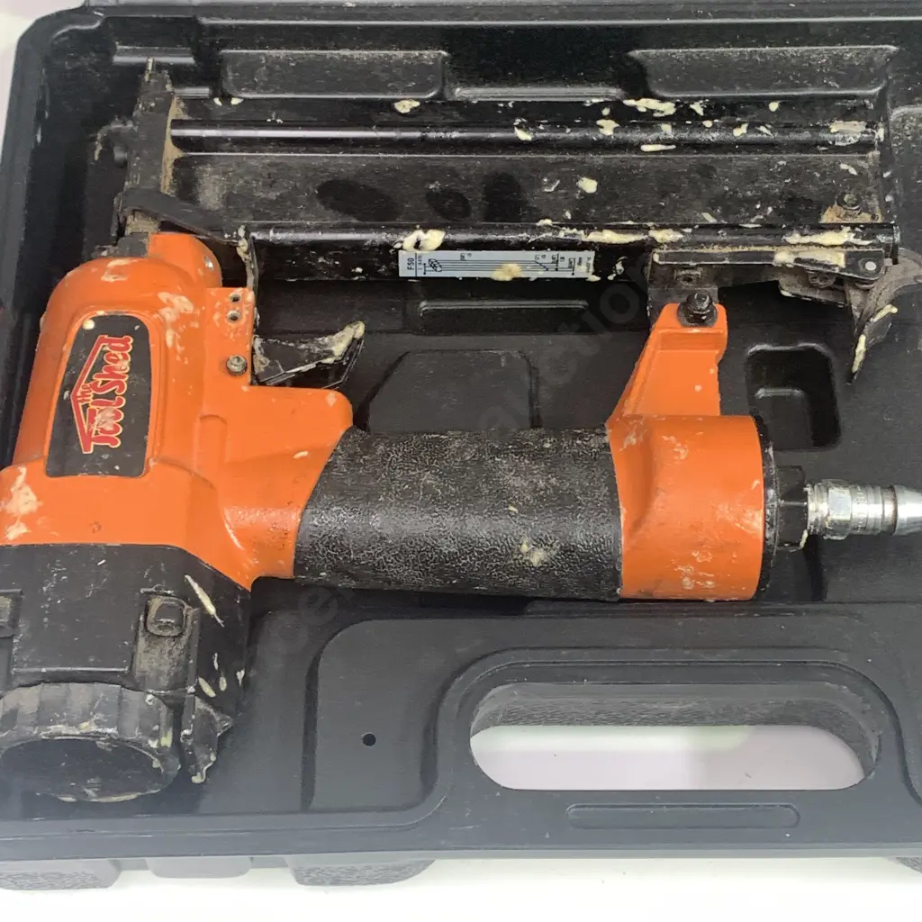 Ryobi Corded Sander Model EBS70321 with Tool Shed Hydraulic Framing Gun in Case Image 1++