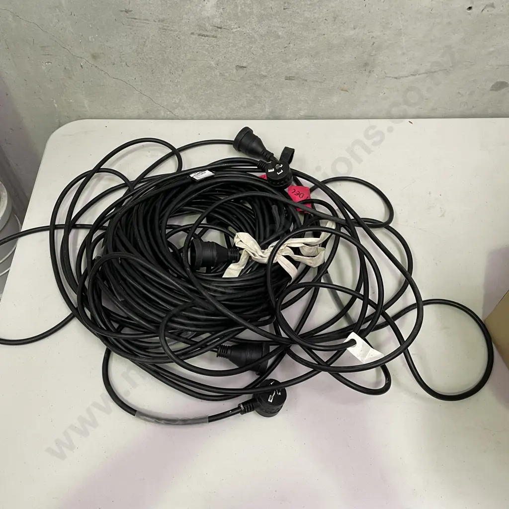 Assorted Power Leads Image 1++