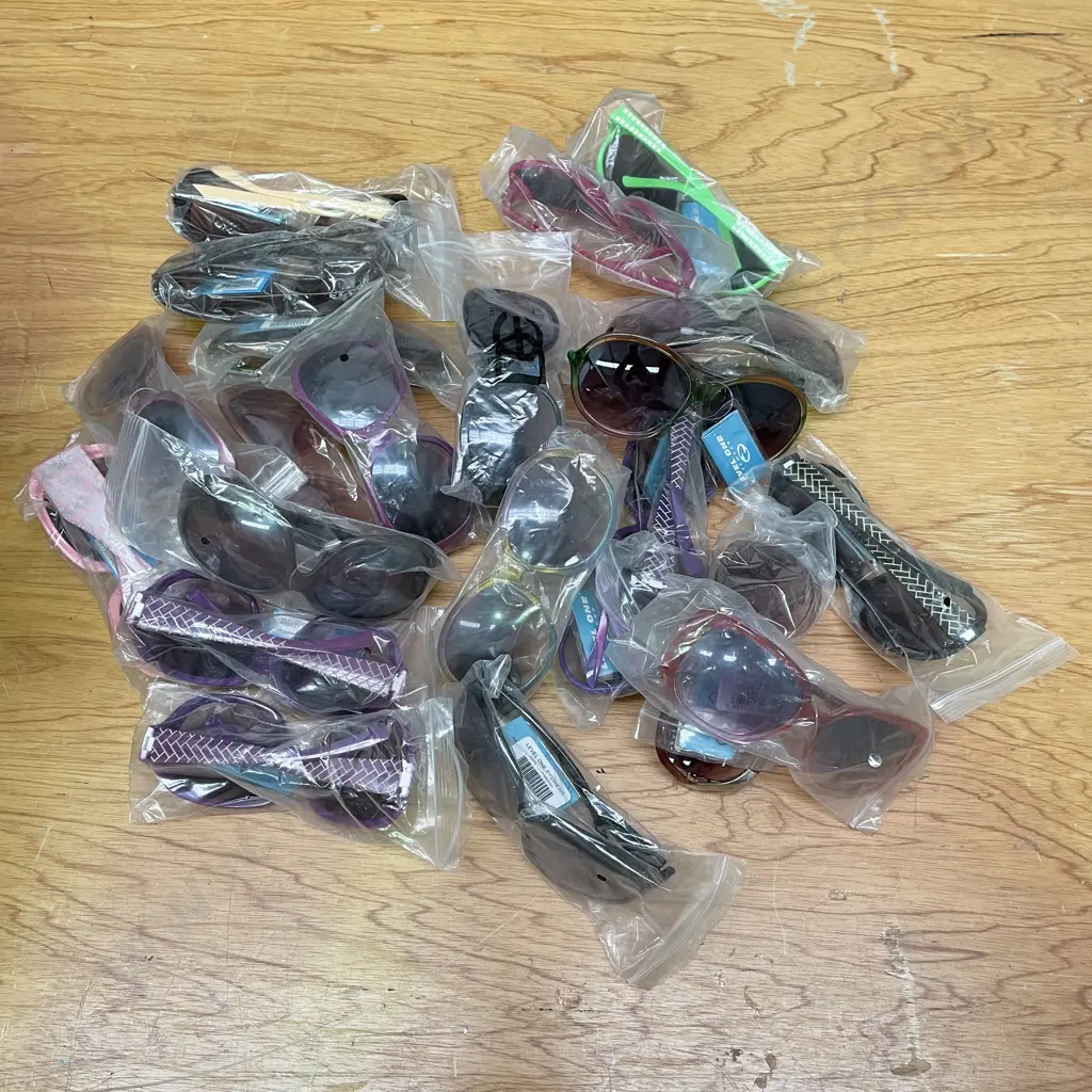 Assorted As New Sunglasses Image 1++