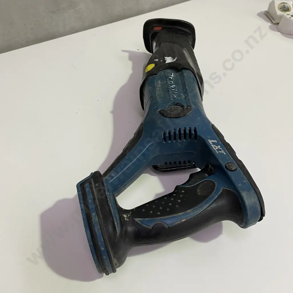 Cordless Makita Reciprocating Saw. Model BJR181 Tool Only Image 1++