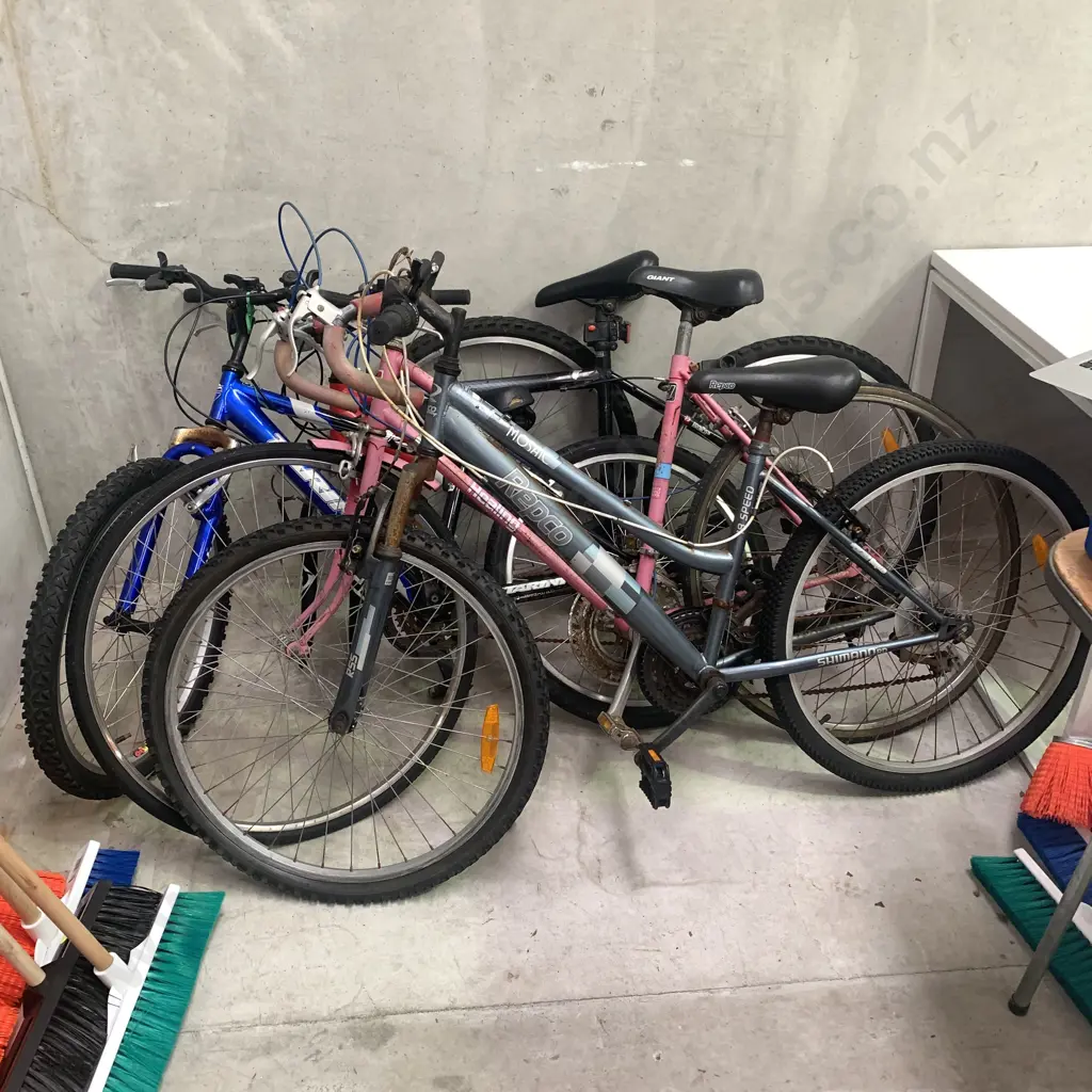 Selection of 4 Bikes including Diamond Back Bronco 26, Blue Grey Repco Mosaic Bike, Blue/Black Tarini TS18 Mountain Bike Image 1++