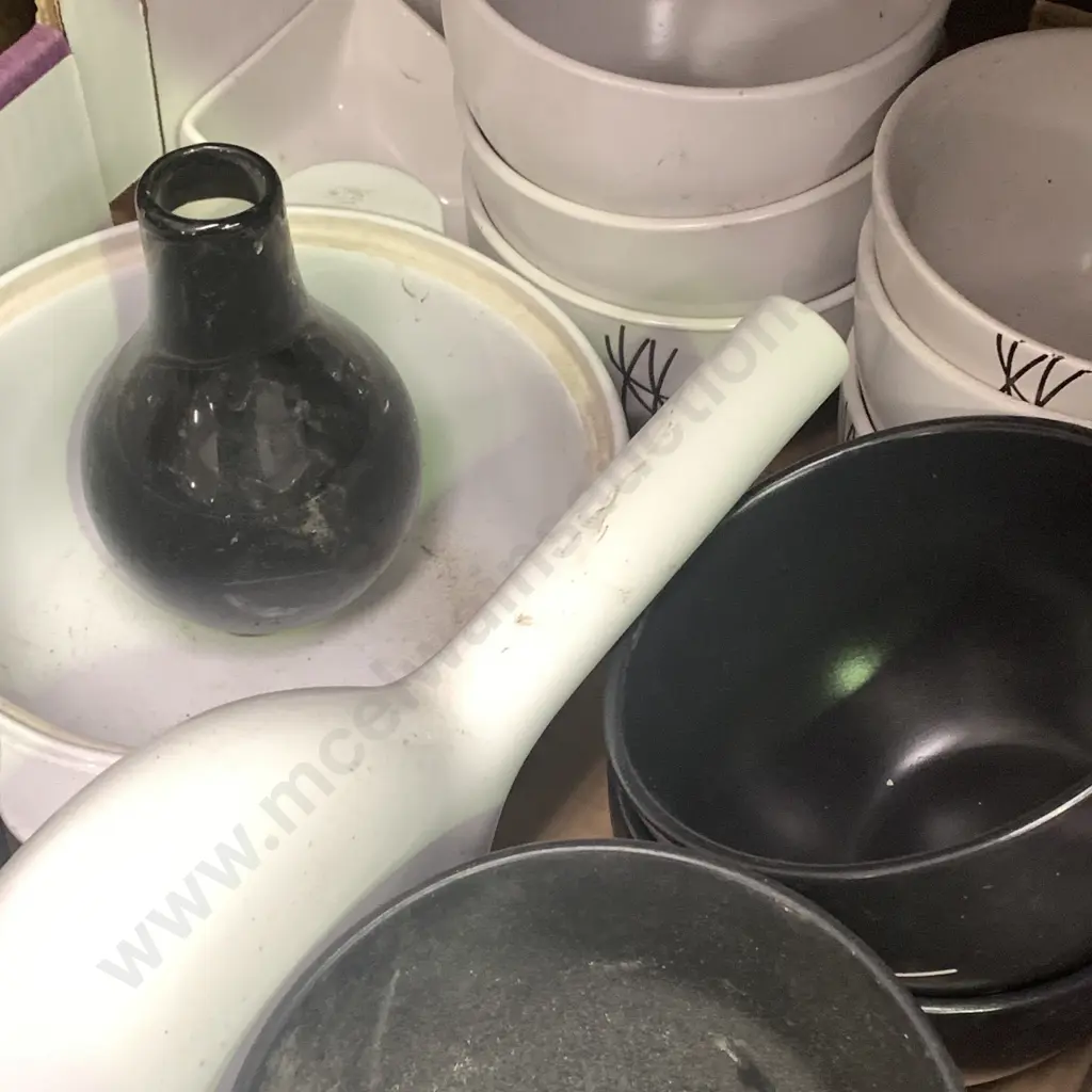 Box of Assorted Ceramic Bowls etc Image 1++