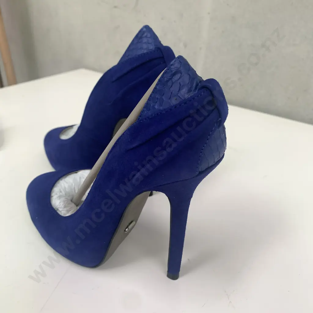 Ladies Tony Blanco Blue Suede Heels, Size 5 1/2 Image 1++
