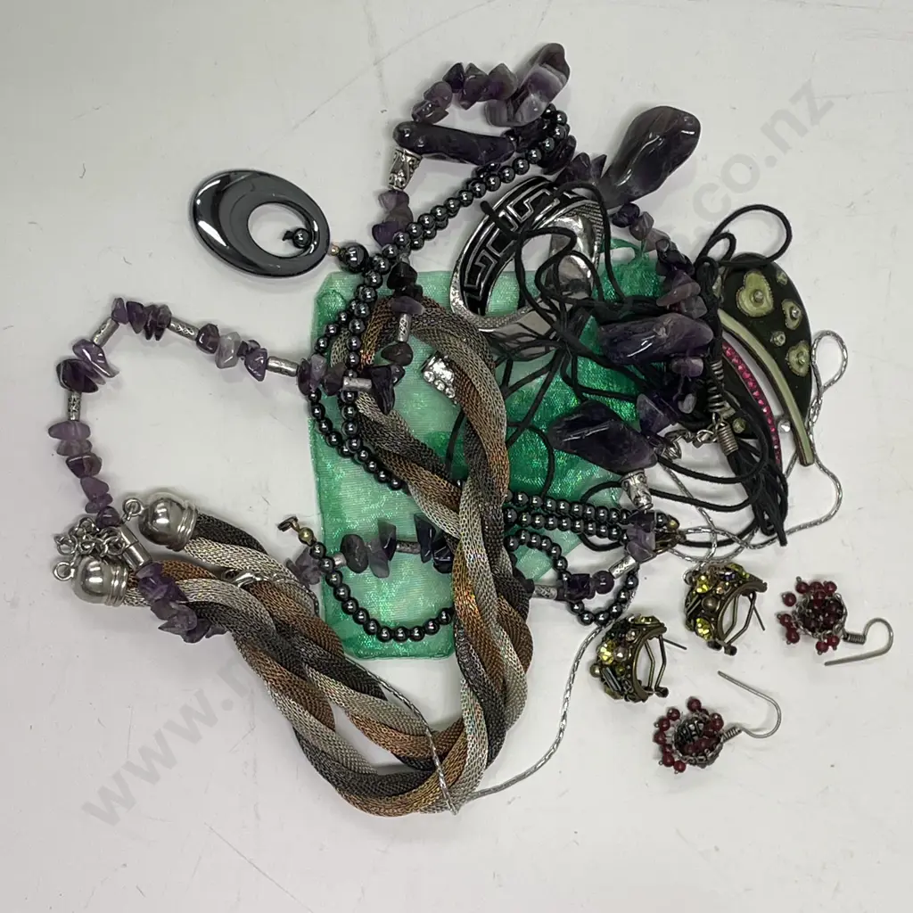 Assorted Necklaces, Pendants and vintage earrings Image 1++
