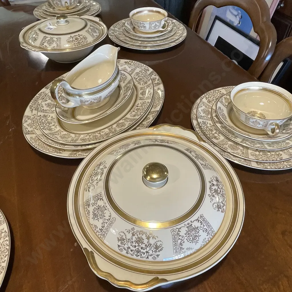 6 Place Johnson Bros "Victorian" gilded pattern dinnerset with Ashets, tureens etc Image 1++